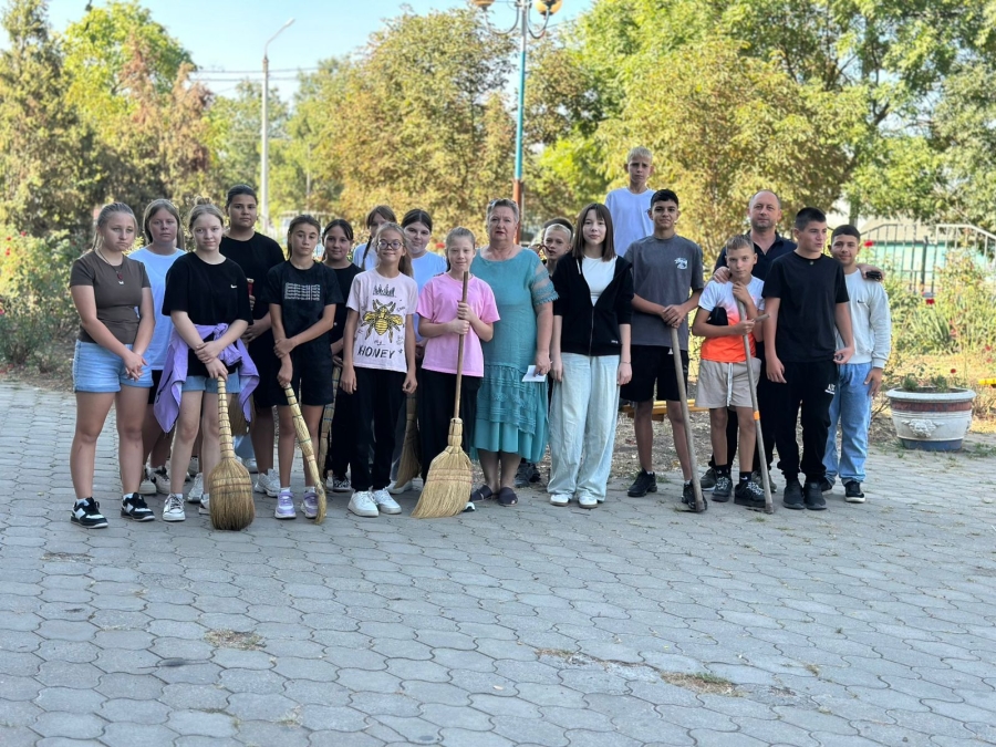 Сегодня прошел первый субботник месячника чистоты