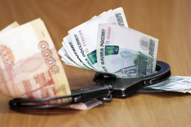 Чиновник эконадзора в Адыгее подозревается в систематическом взяточничестве