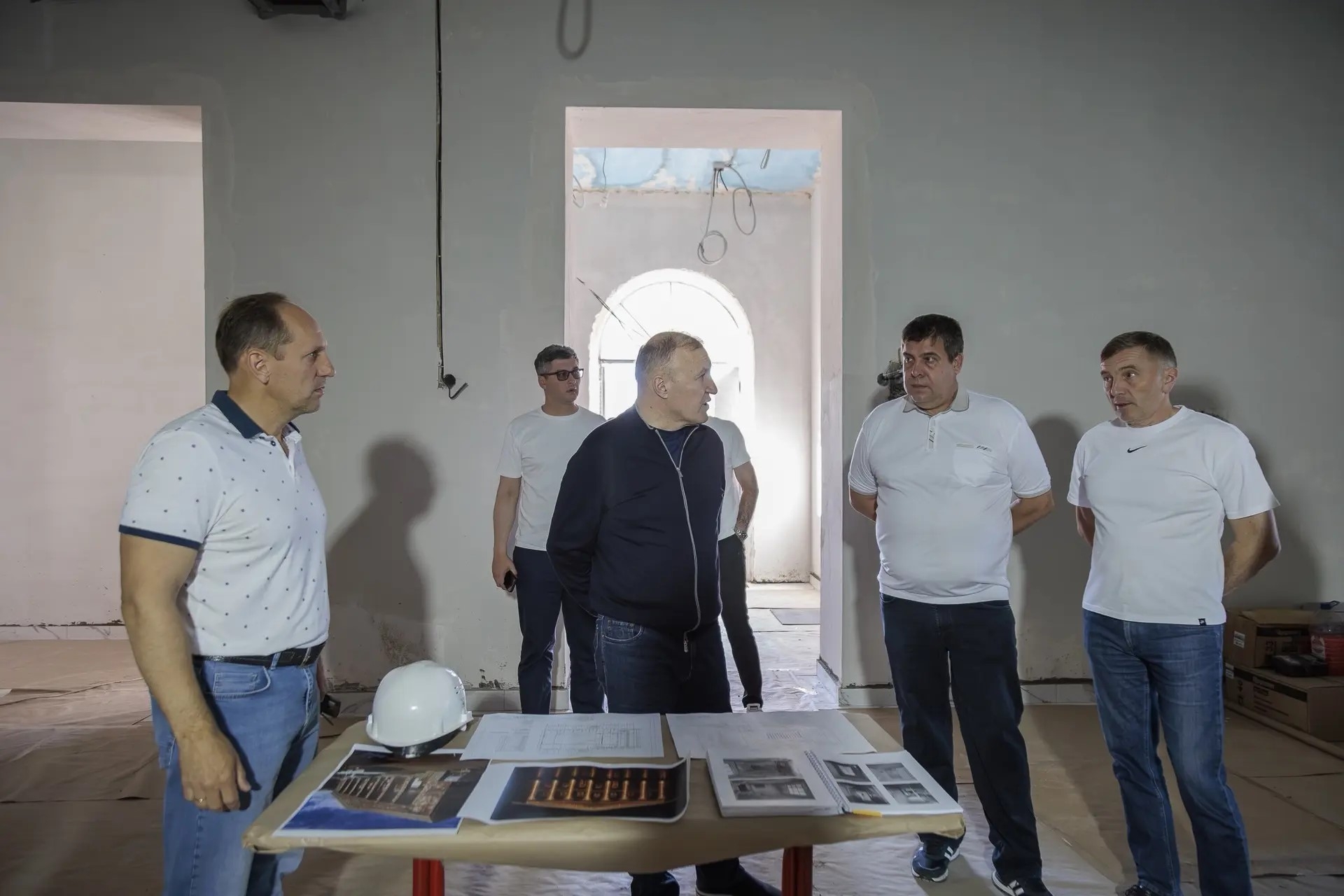 Мурат Кумпилов проинспектировал ход капитального ремонта Дома культуры в станице Кужорской